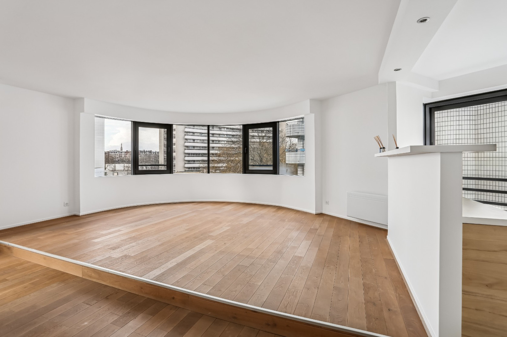 
                                                Vente
                                                 4 PIECES PARFAIT ETAT