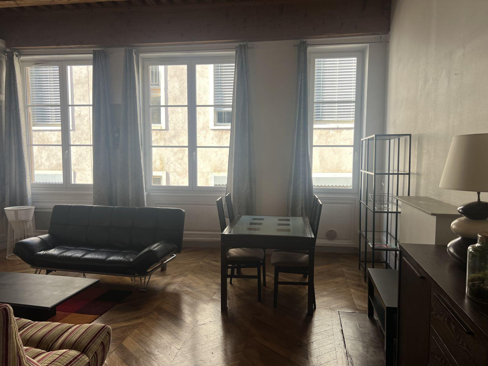 
                                                Location
                                                 47 m2 de  charme près Terreaux
