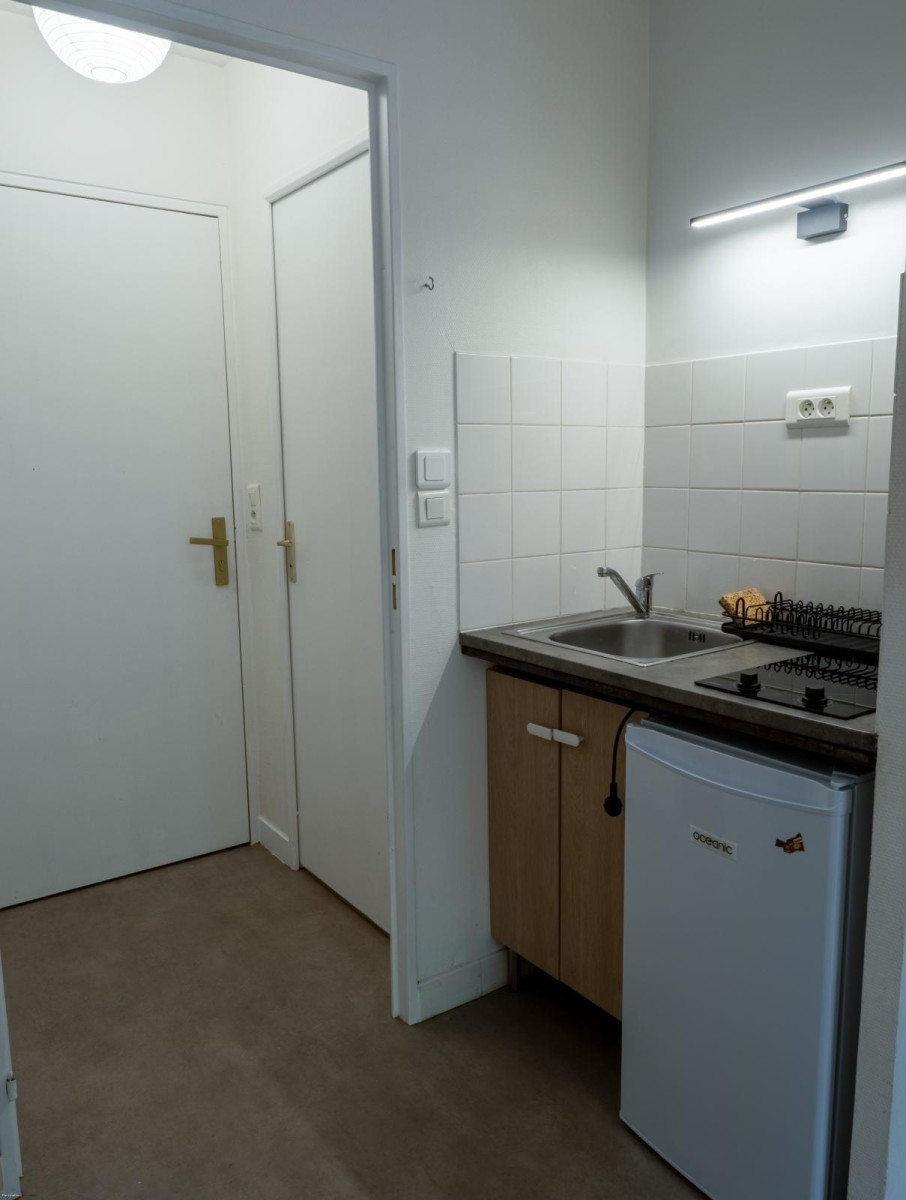 
                                                Location
                                                 490€ Studio Meublé + Parking + Local à vélo