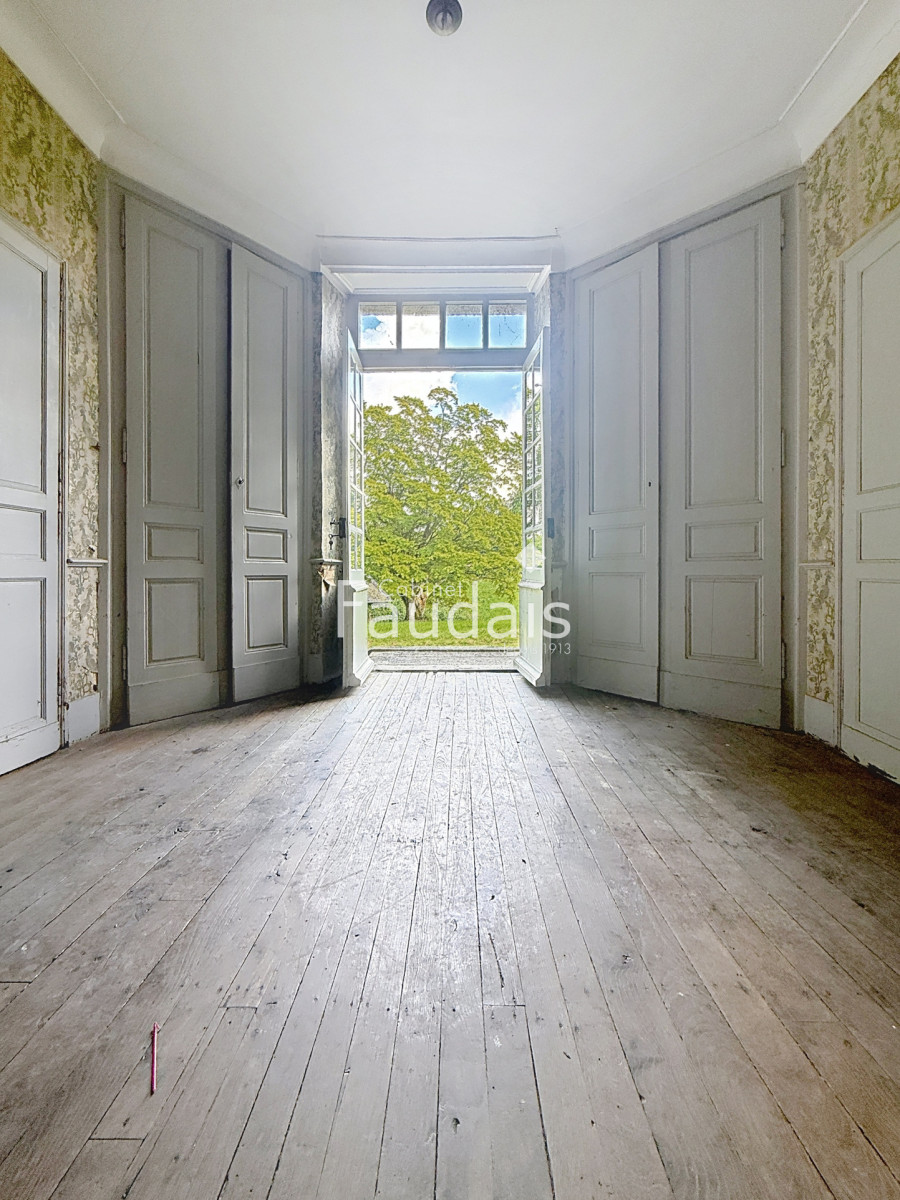 
                                                Vente
                                                 5 km de VIRE, 2h30 de PARIS