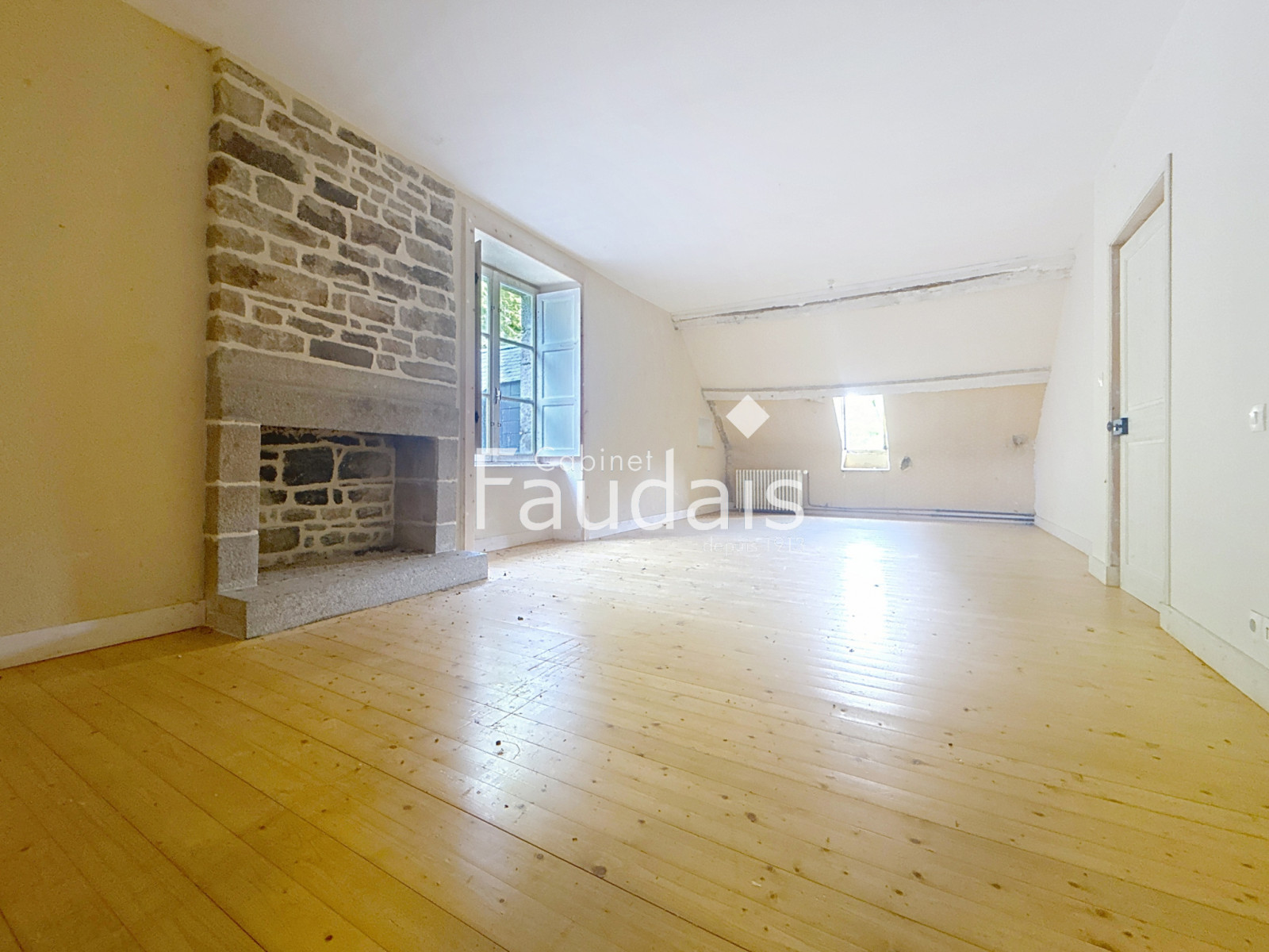 
                                                Vente
                                                 5 km de VIRE, 2h30 de PARIS