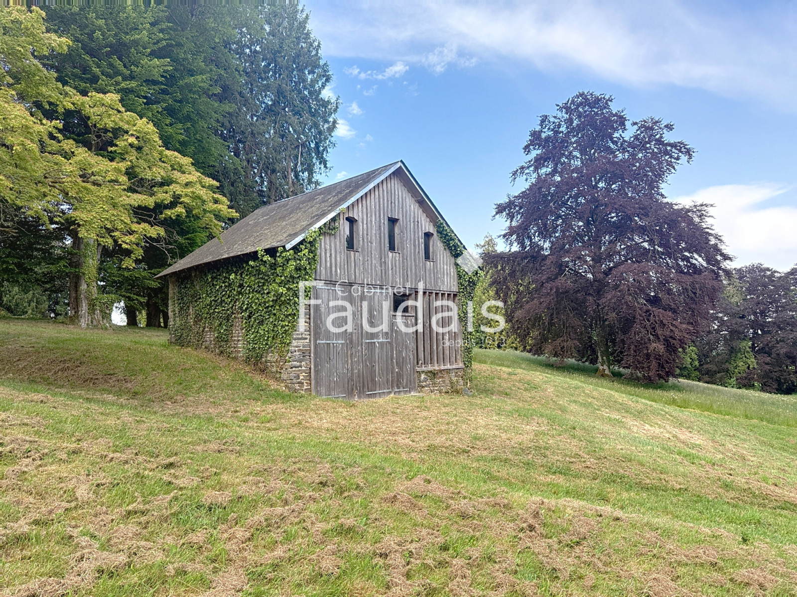 
                                                Vente
                                                 5 km de VIRE, 2h30 de PARIS