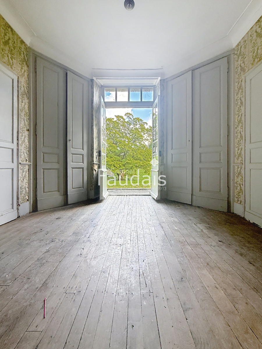 
                                                Vente
                                                 5 km de VIRE, 2h30 de PARIS