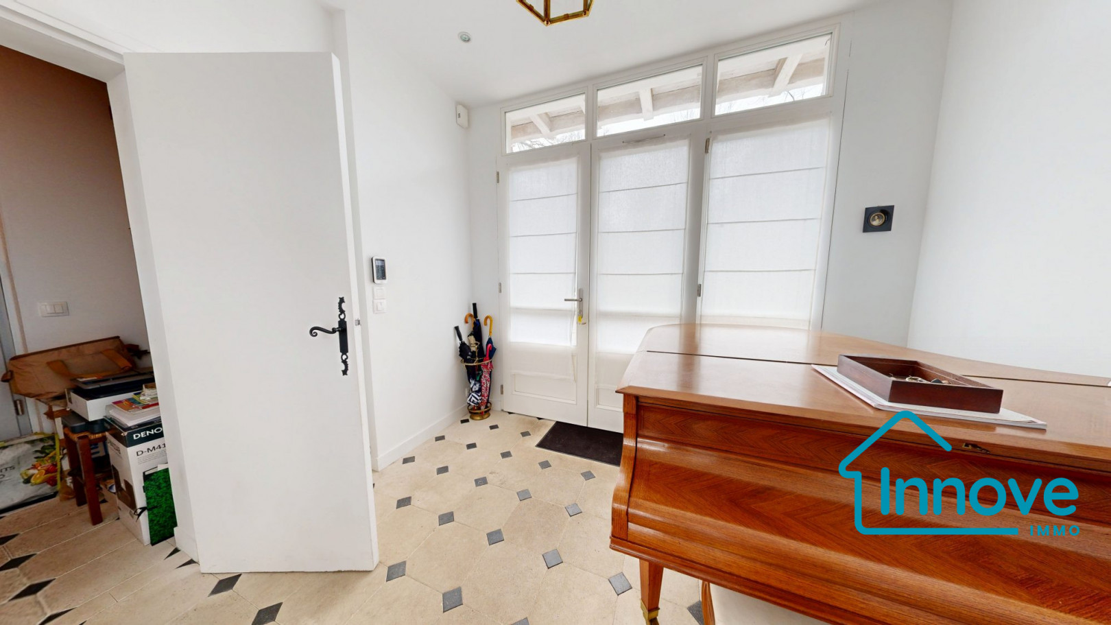 
                                                Vente
                                                 5 pièces, 3 chambres, balcon filant