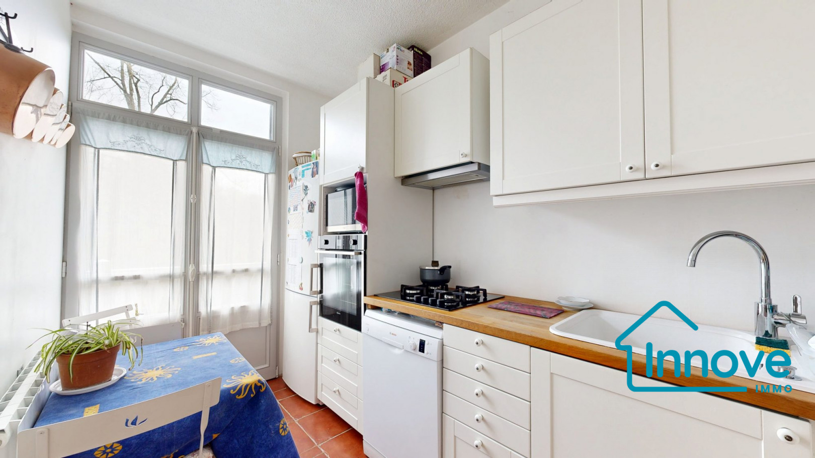 
                                                Vente
                                                 5 pièces, 3 chambres, balcon filant