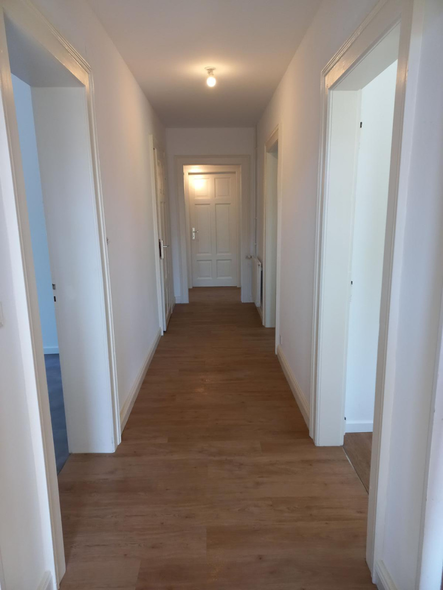 
                                                Location
                                                 5-pièces dans maison de maître