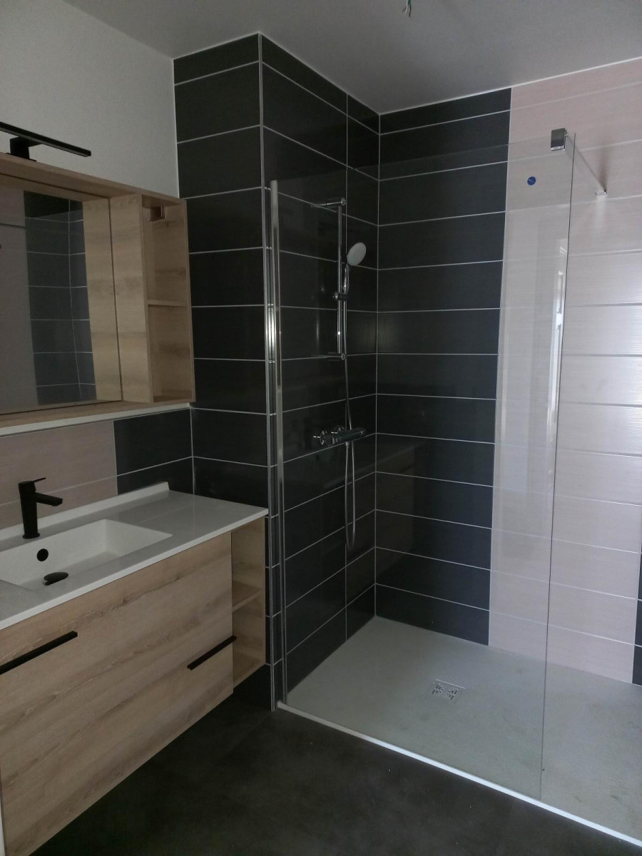 
                                                Location
                                                 5-pièces dans maison de maître