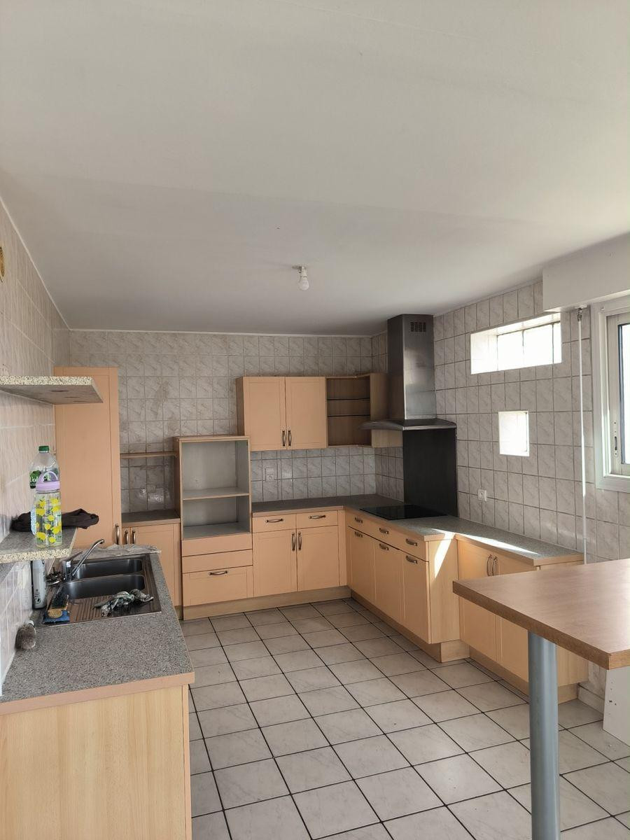 
                                                Location
                                                 73 m2 proche centre-ville et facultés