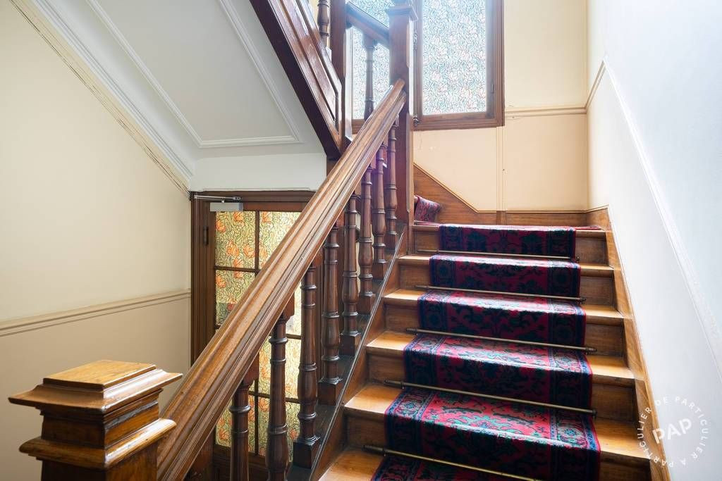 
                                                Location
                                                 À 10 minutes à pied de Paris - Charmant studio avec vue imprenable sur la Tour Eiffel & les toits de Paris (loyer tout inclus)