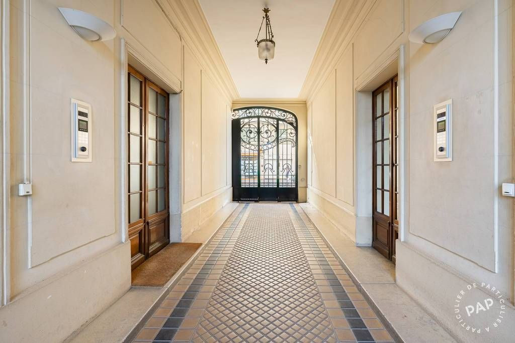 
                                                Location
                                                 À 10 minutes à pied de Paris - Charmant studio avec vue imprenable sur la Tour Eiffel & les toits de Paris (loyer tout inclus)
