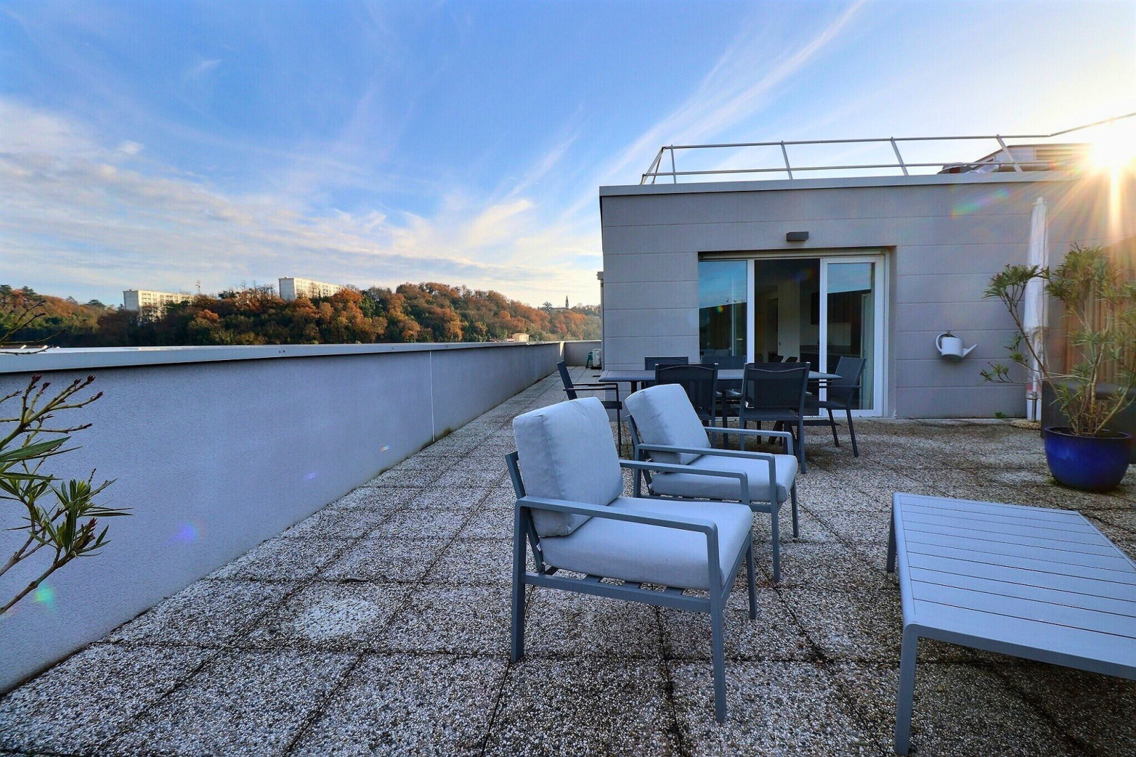 
                                                Vente
                                                 A 100 mètres de Bordeaux