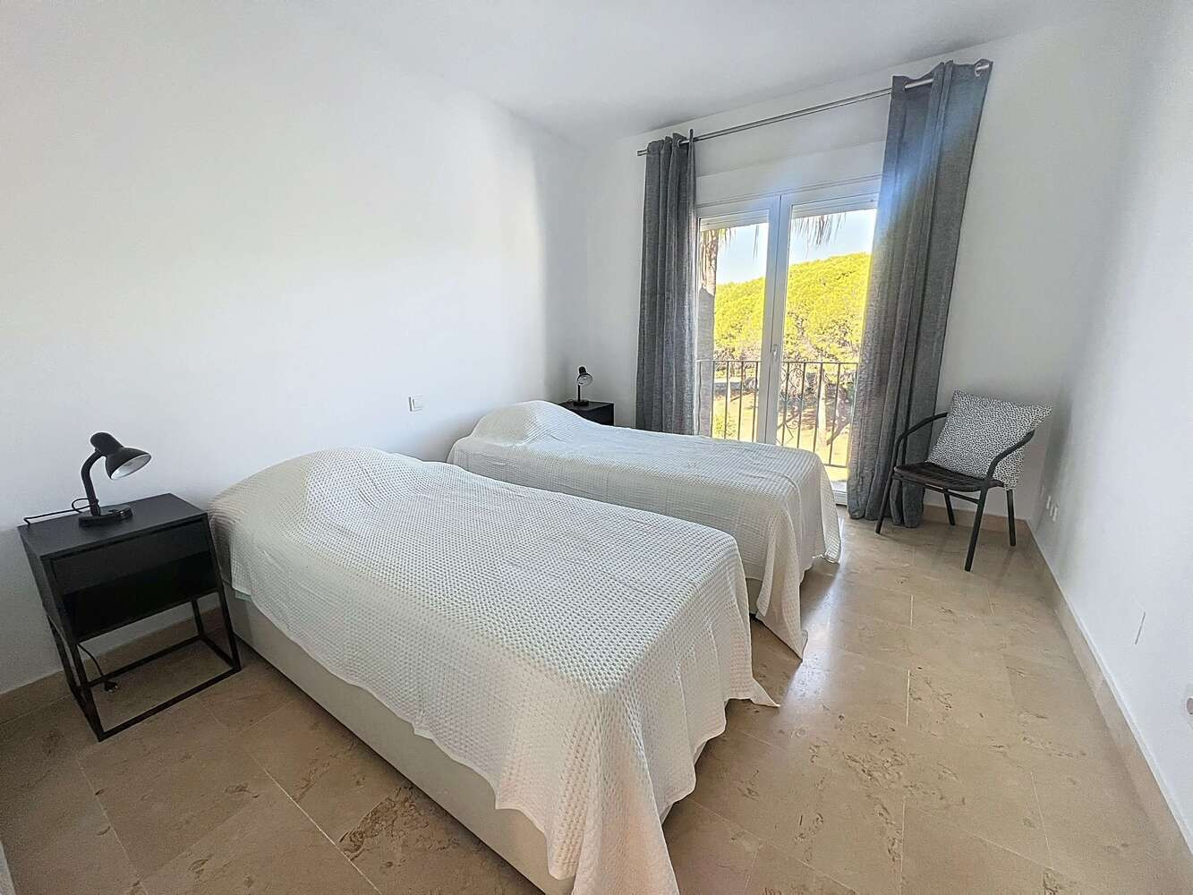 
                                                Vente
                                                 A 100 mètres de la mer, Beau Penthouse