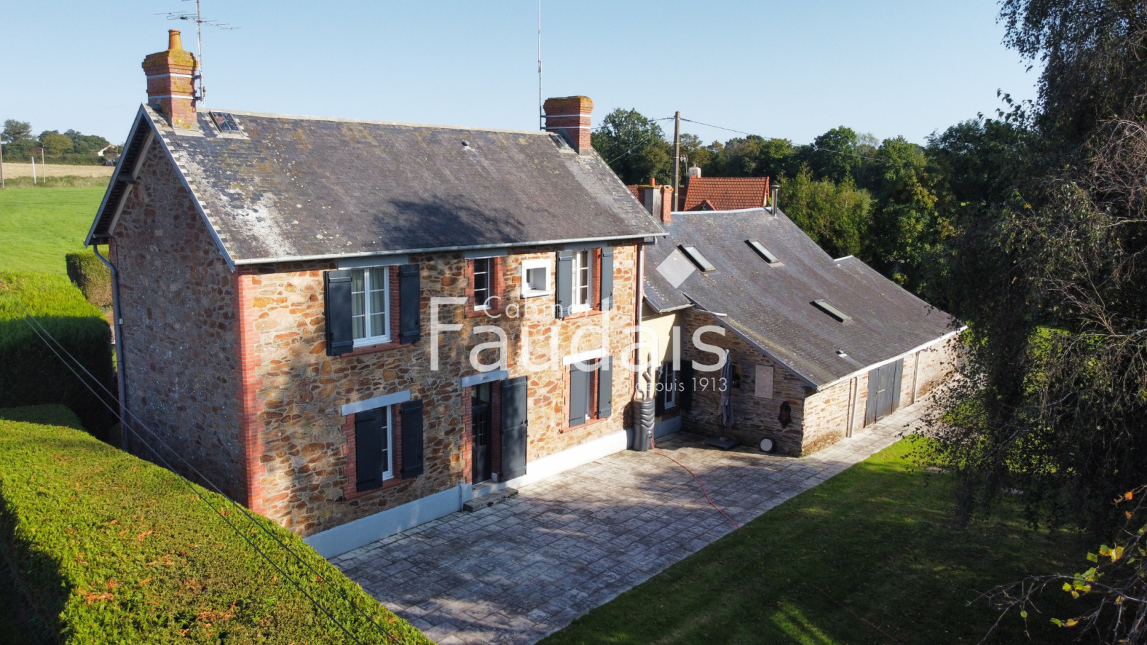 
                                                Vente
                                                 A 10mn de SAINT-LO - en campagne