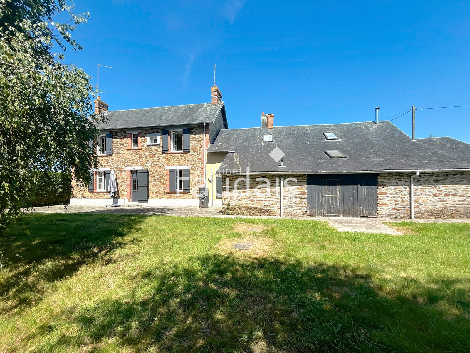 
                                                Vente
                                                 A 10mn de SAINT-LO - en campagne