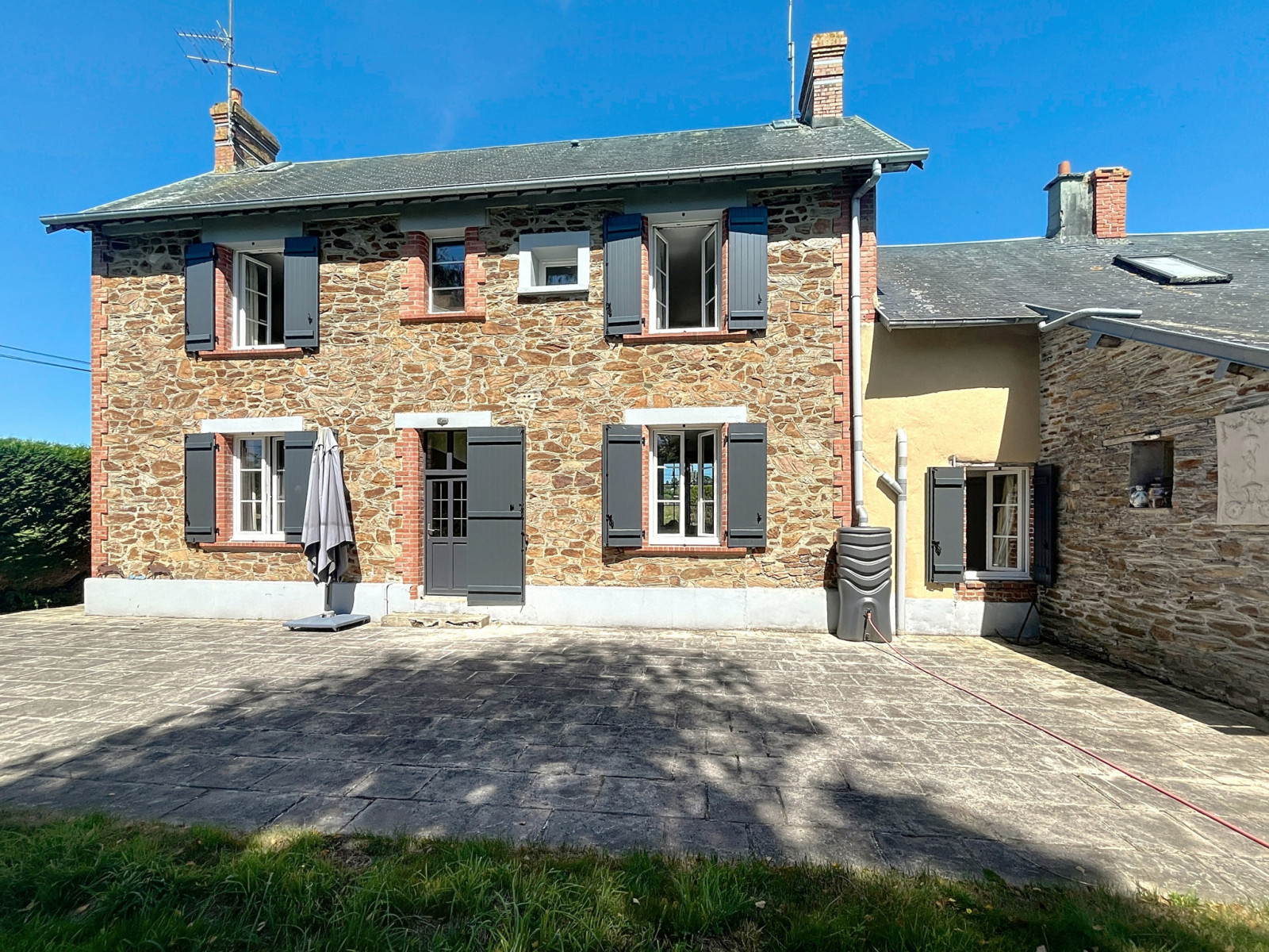 
                                                Vente
                                                 A 10mn de SAINT-LO - en campagne