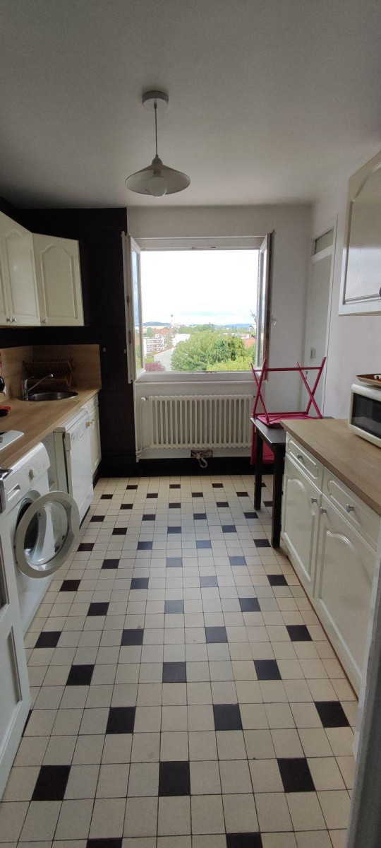 
                                                Colocation
                                                 à 500 m du site universitaire des cezeaux