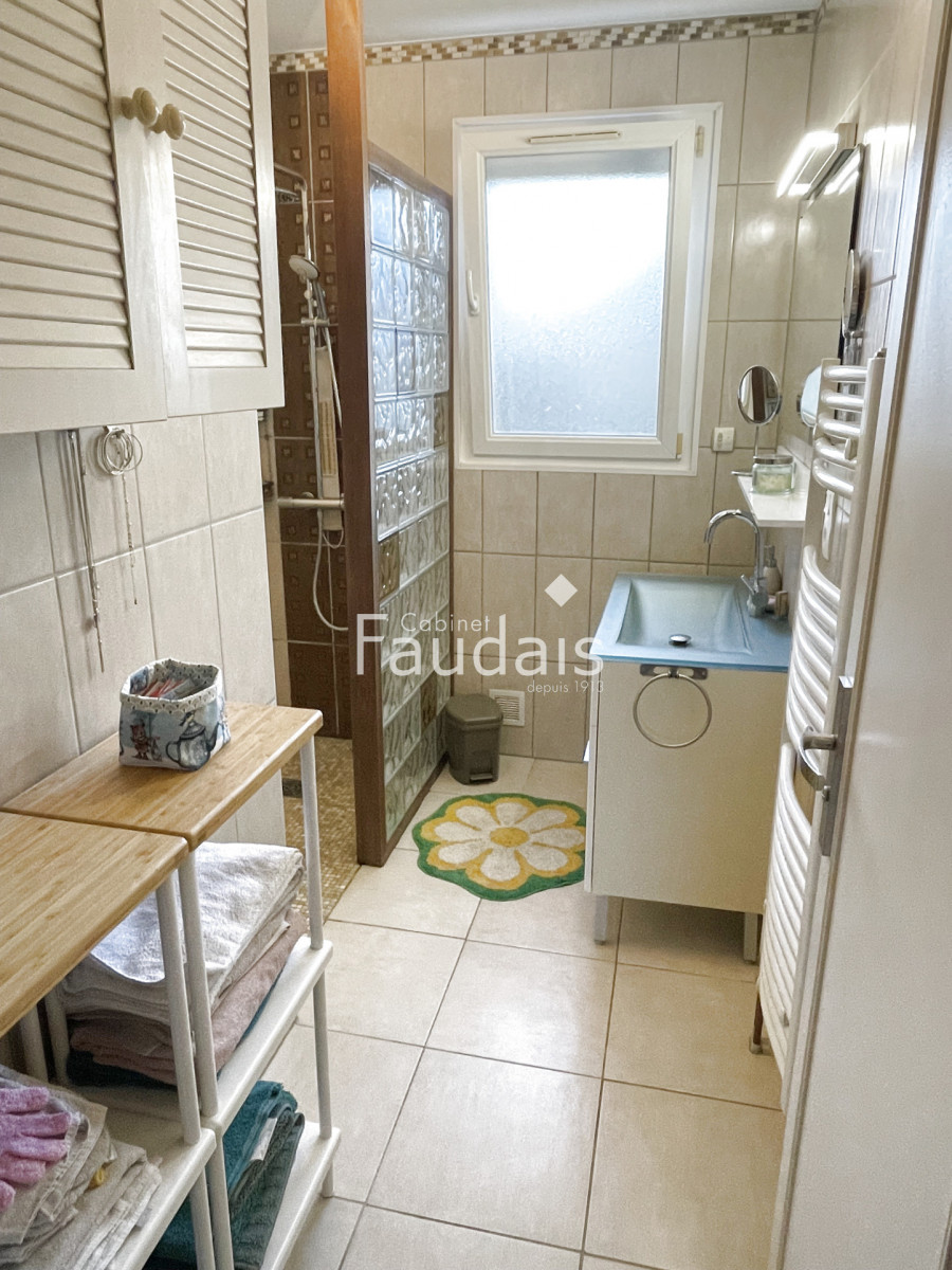 
                                                Vente
                                                 A 5MN DE SAINT-LO- MAISON AVEC TRAVAUX RECENTS