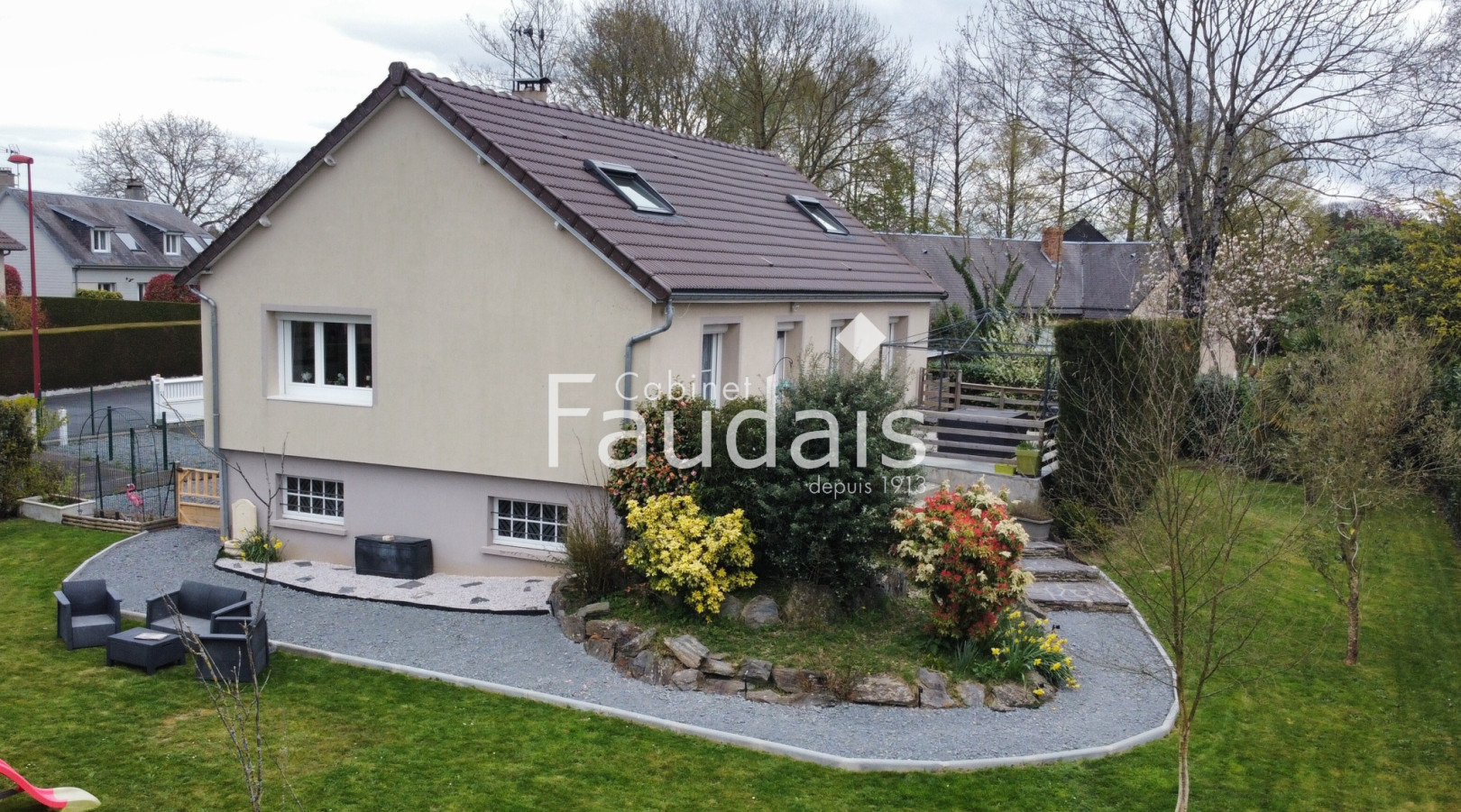 
                                                Vente
                                                 A 5MN DE SAINT-LO- MAISON AVEC TRAVAUX RECENTS