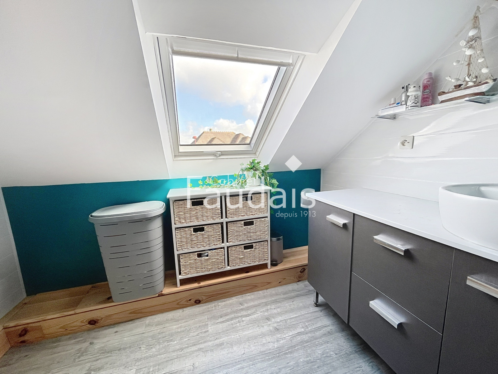 
                                                Vente
                                                 A 5MN DE SAINT-LO- MAISON AVEC TRAVAUX RECENTS