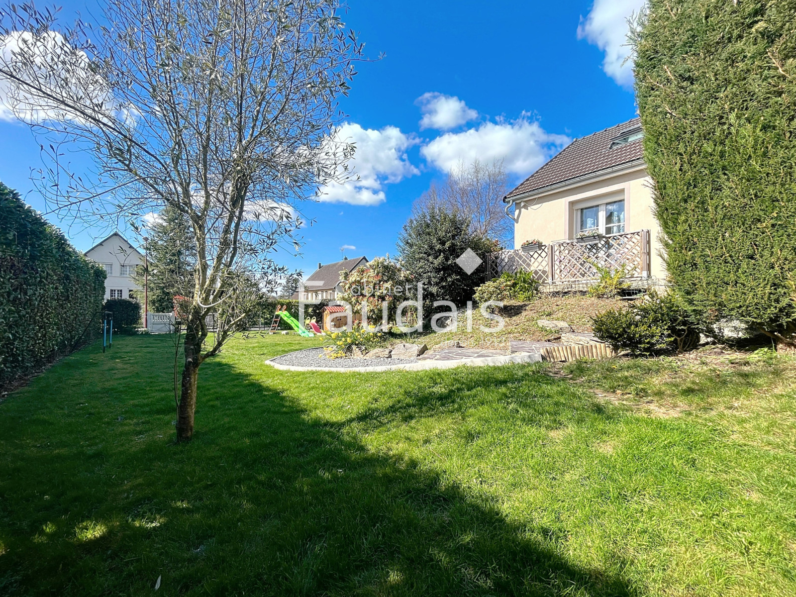 
                                                Vente
                                                 A 5MN DE SAINT-LO- MAISON AVEC TRAVAUX RECENTS