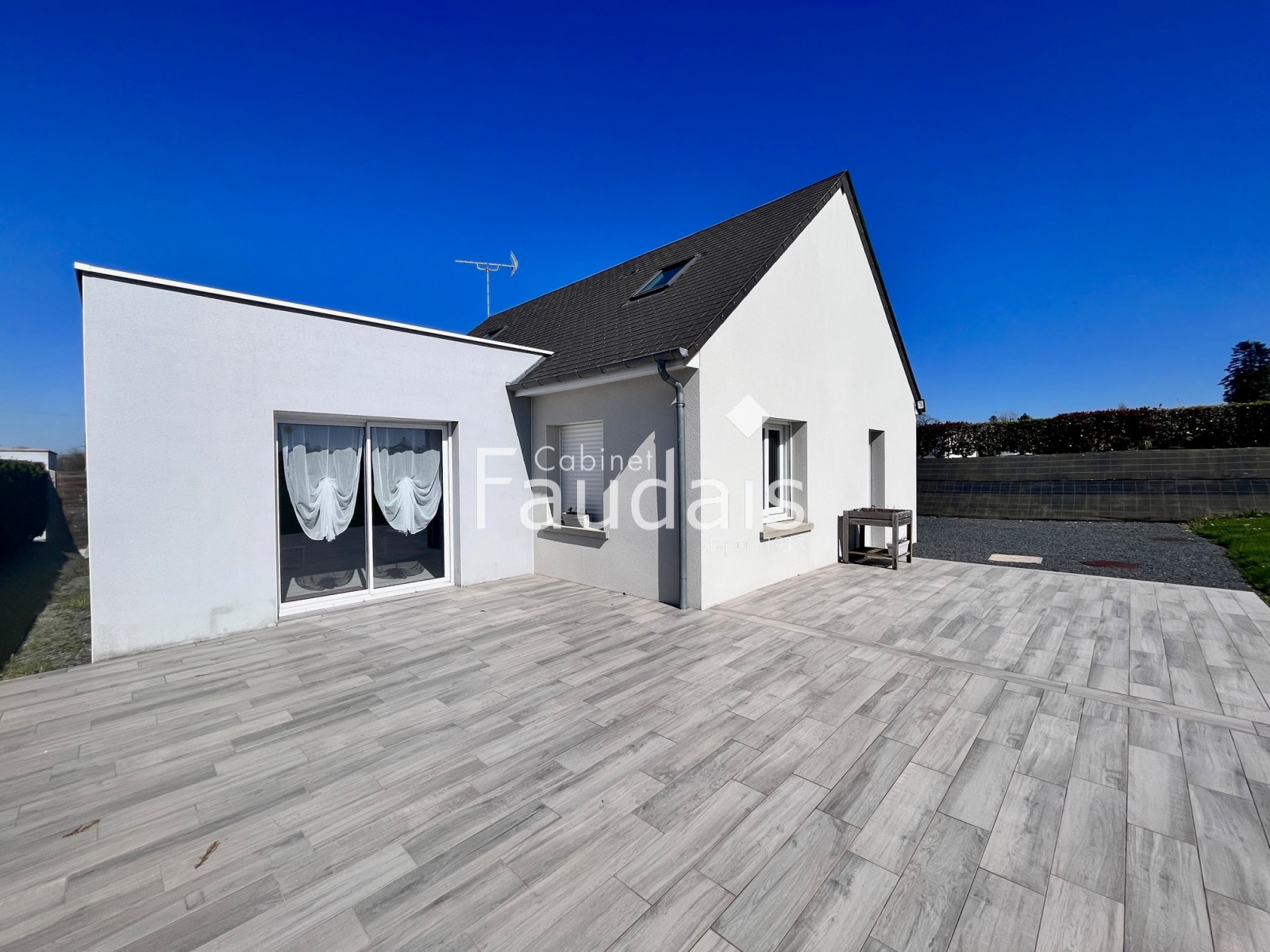 
                                                Vente
                                                 A 7 KM DE SAINT-LO- MAISON EN PARFAIT ETAT