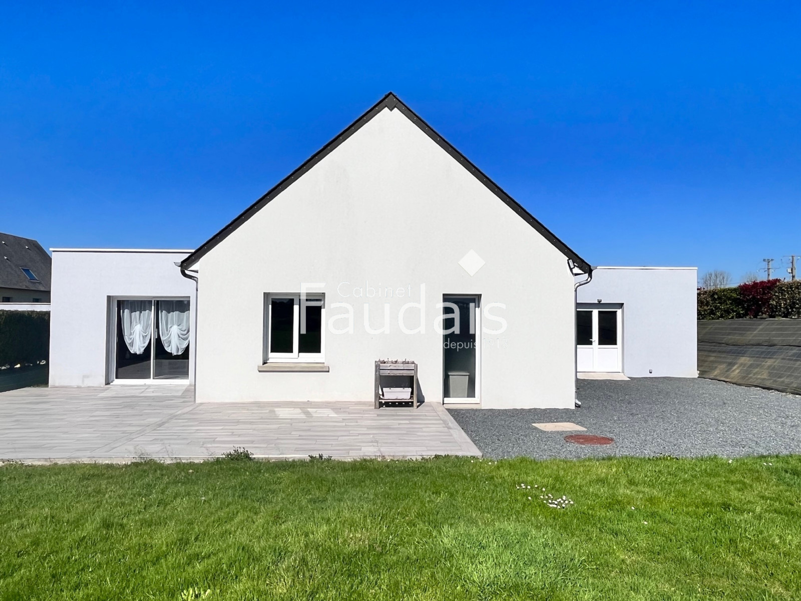 
                                                Vente
                                                 A 7 KM DE SAINT-LO- MAISON EN PARFAIT ETAT