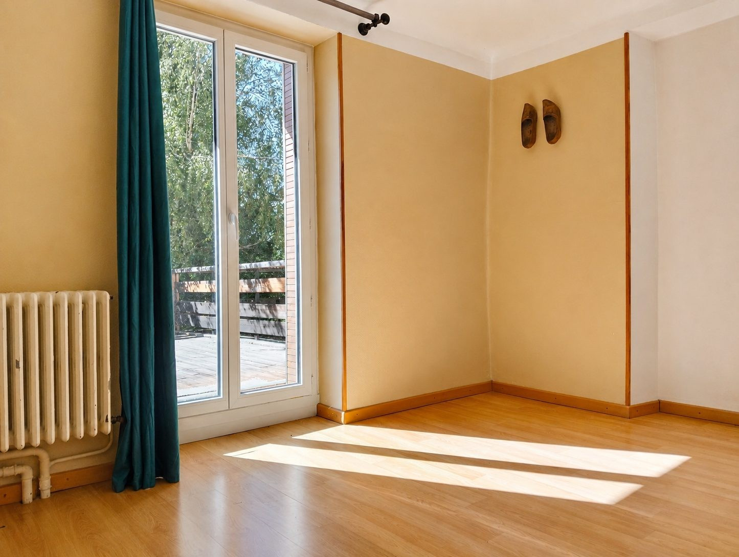 
                                                Vente
                                                 T3 à rénover – Terrasse de 60 m² plein sud