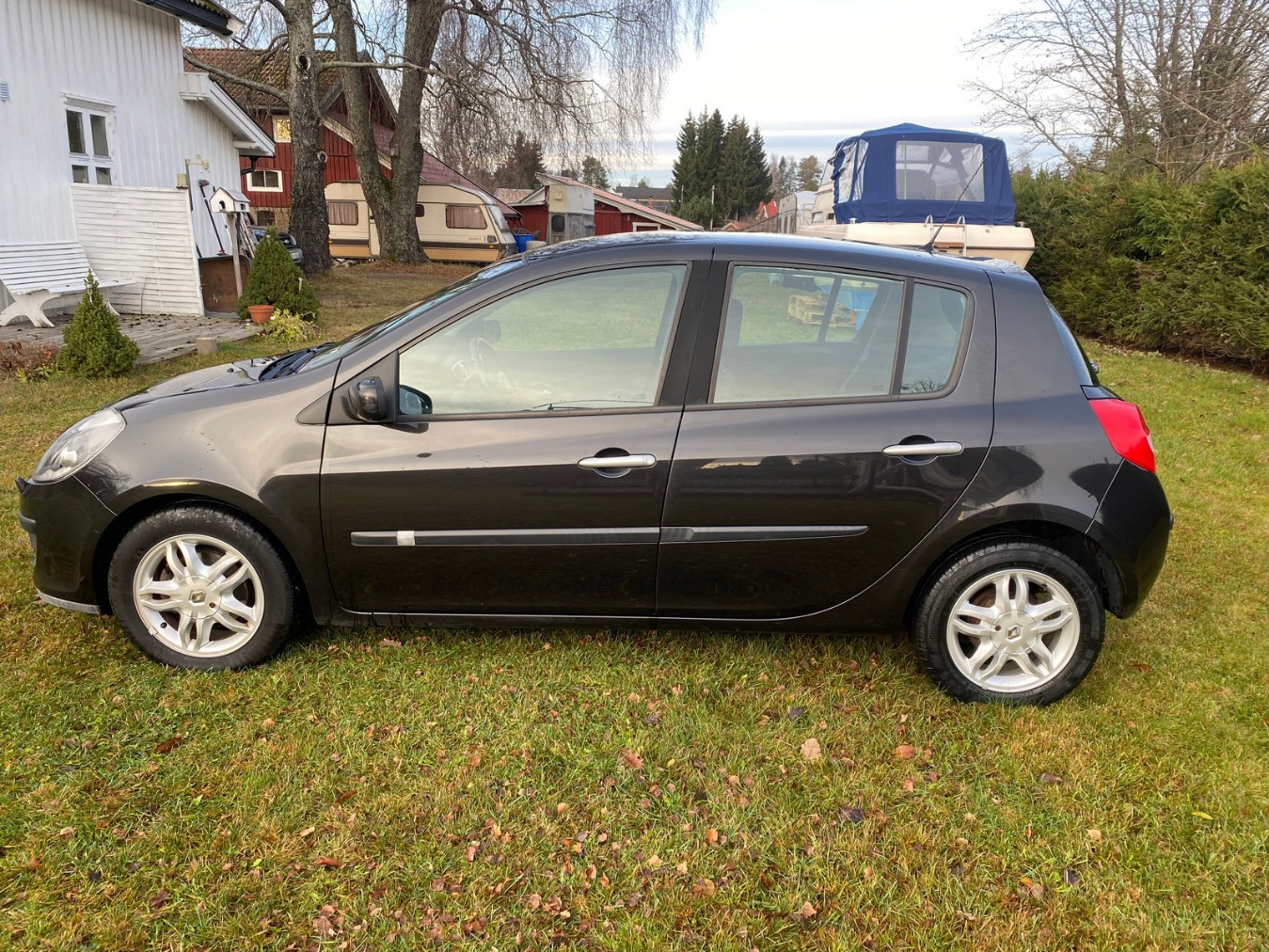 
                                                Voiture
                                                 A donner Renault CLIO 2007 1.5-68D Diesel