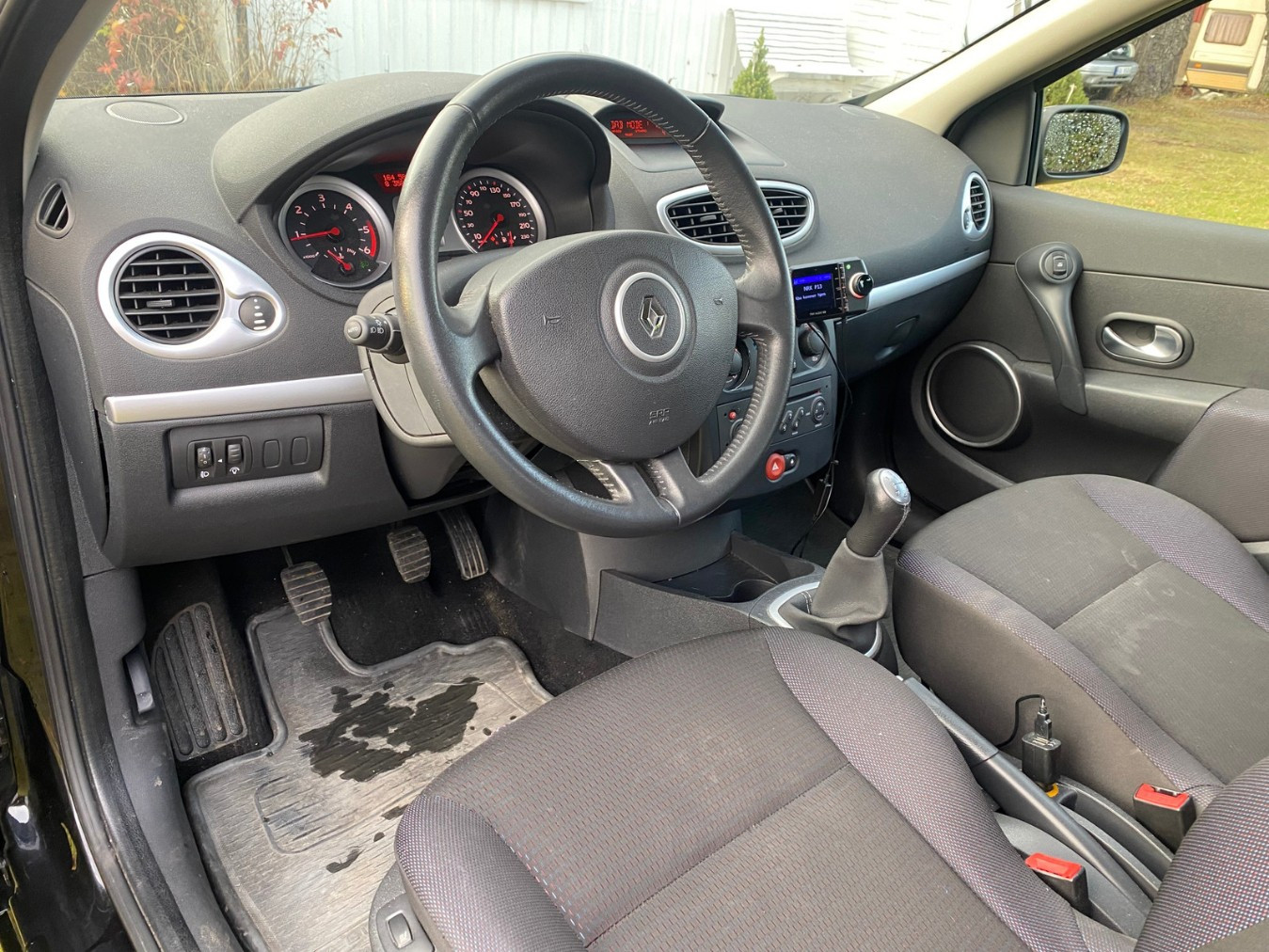 
                                                Voiture
                                                 A donner Renault CLIO 2007 1.5-68D Diesel