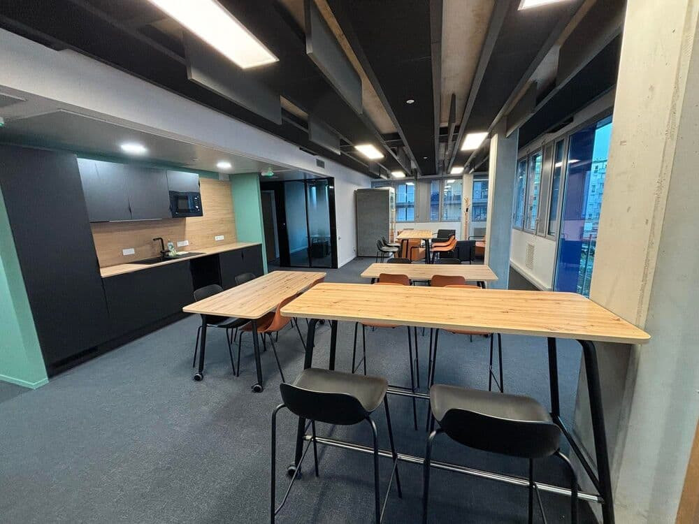 
                                                Location
                                                 À louer – 1 390 m² de Bureaux dans un espace de Coworking à Reims – Marne (51)