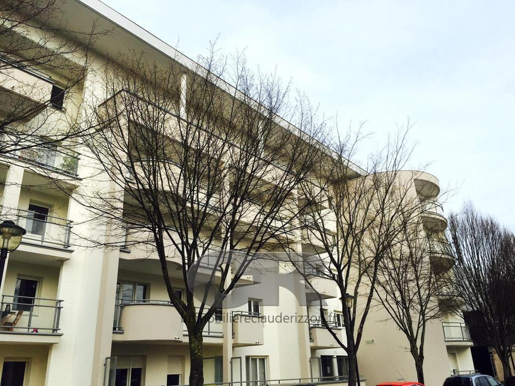 
                                                Location
                                                 A louer 1 piece avec parking