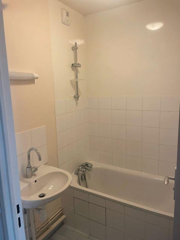 
                                                Location
                                                 À louer - 2 pièce de 38m² - Paris 19e