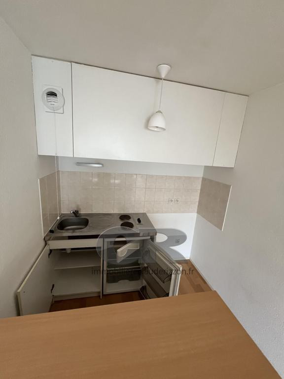 
                                                Location
                                                 A LOUER 2 PIECES AVEC PARKING - secteur hopital central - Bonsecours
