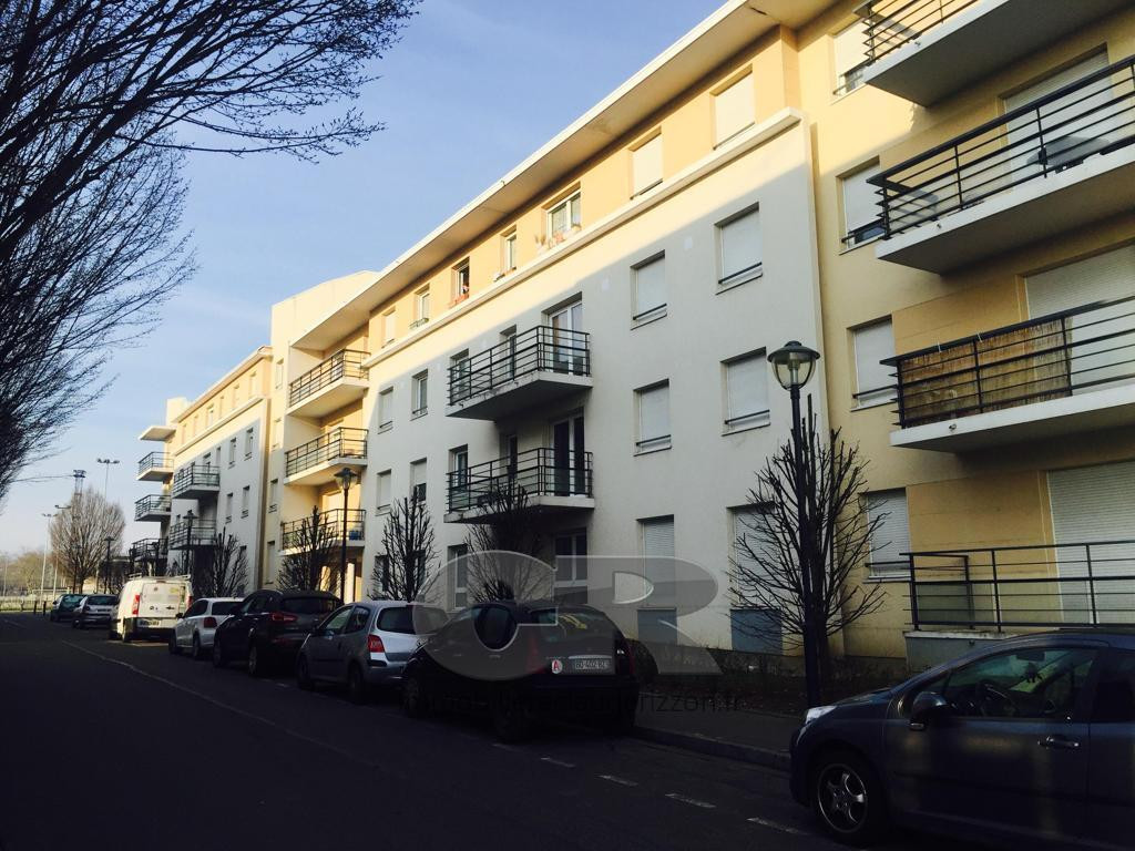 
                                                Location
                                                 A LOUER 2 PIECES HOPITAL CENTRAL