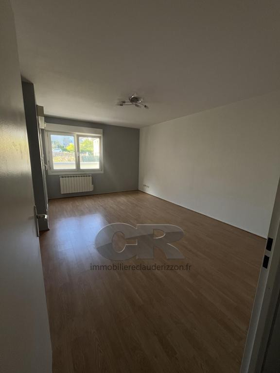 
                                                Location
                                                 A LOUER 3 PIECES