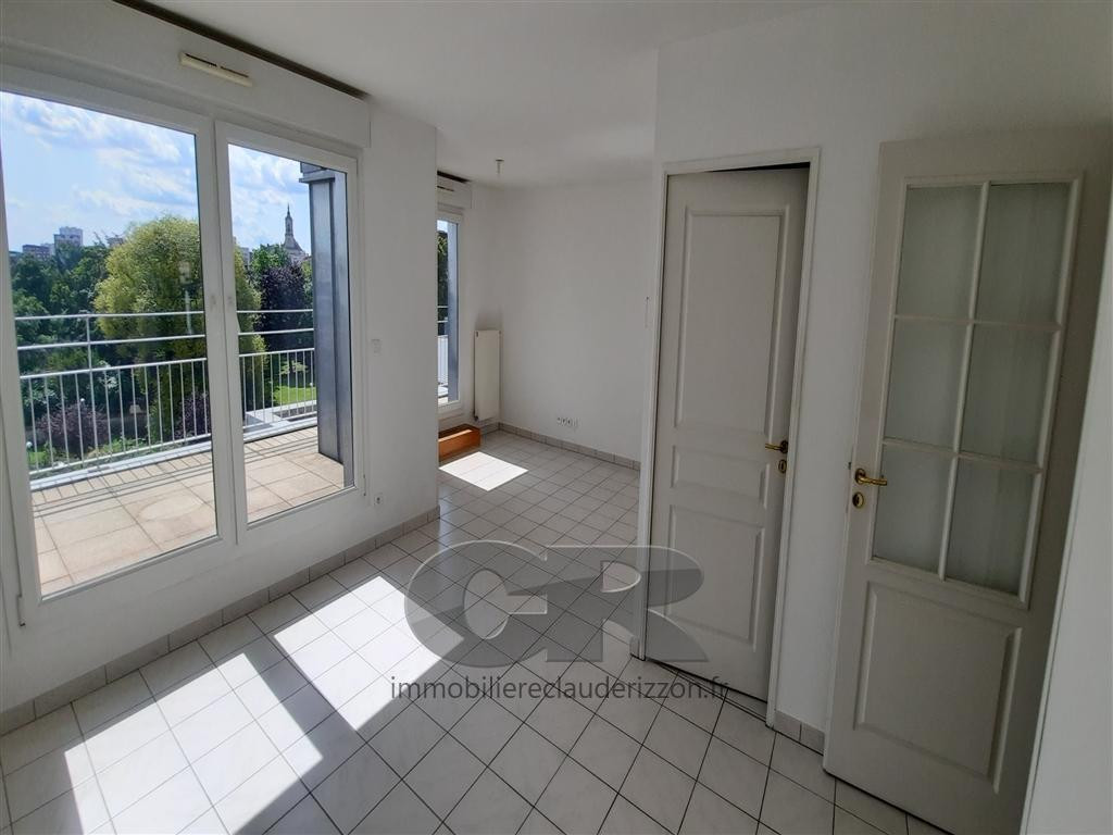 
                                                Location
                                                 A LOUER 3 PIECES HOPITAL CENTRAL