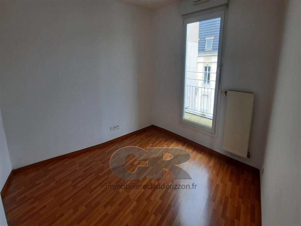 
                                                Location
                                                 A LOUER 3 PIECES HOPITAL CENTRAL