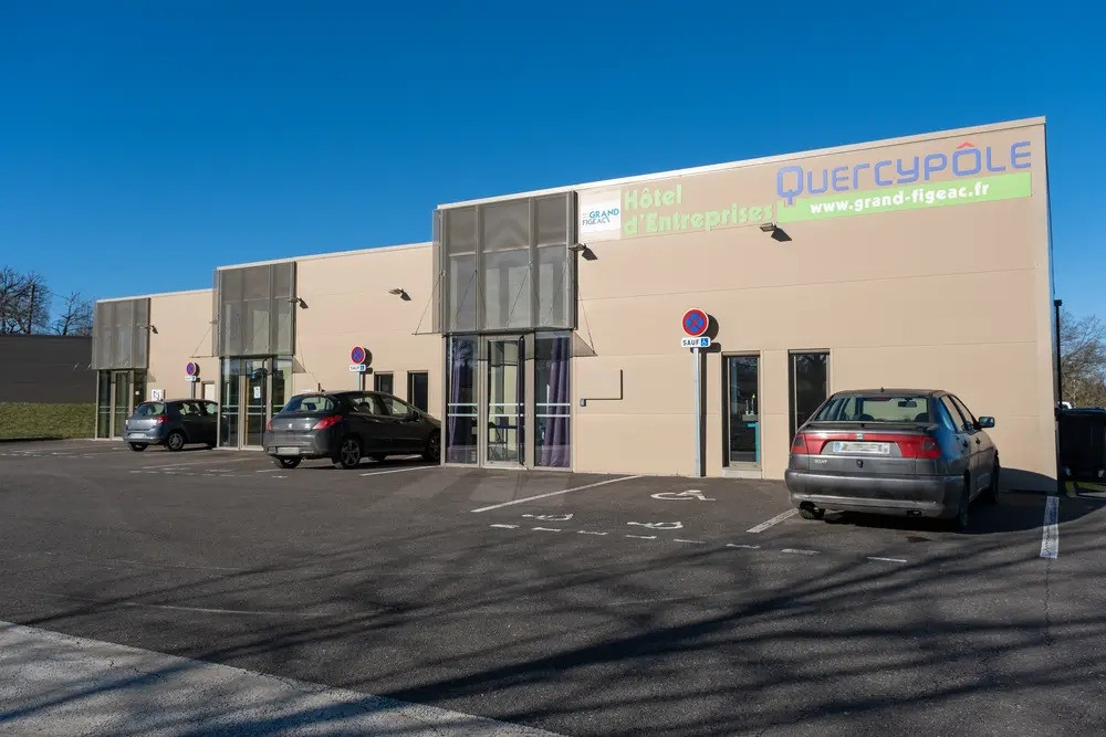 
                                                Location
                                                 À louer – 4 Bureaux de 50 m² dans un Hôtel d'Entreprises de la Zone d'Activités Quercypôle à Cambes
