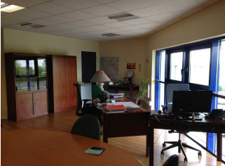 
                                                Location
                                                 À louer / À vendre - locaux industriels non divisibles de 1 561 m² à Saint-Quentin