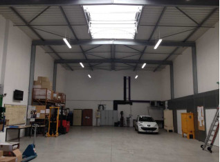 
                                                Location
                                                 À louer / À vendre - locaux industriels non divisibles de 1 561 m² à Saint-Quentin