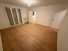 
                                                Location
                                                 A louer appartement refait à neuf