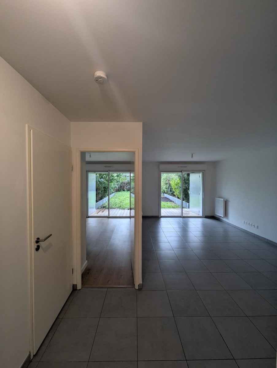 
                                                Location
                                                 🏡 À louer – Appartement T2 avec jardin