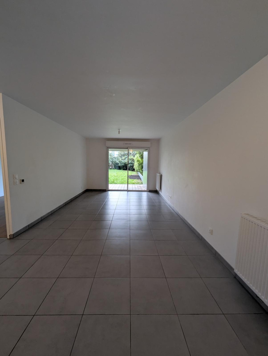 
                                                Location
                                                 🏡 À louer – Appartement T2 avec jardin