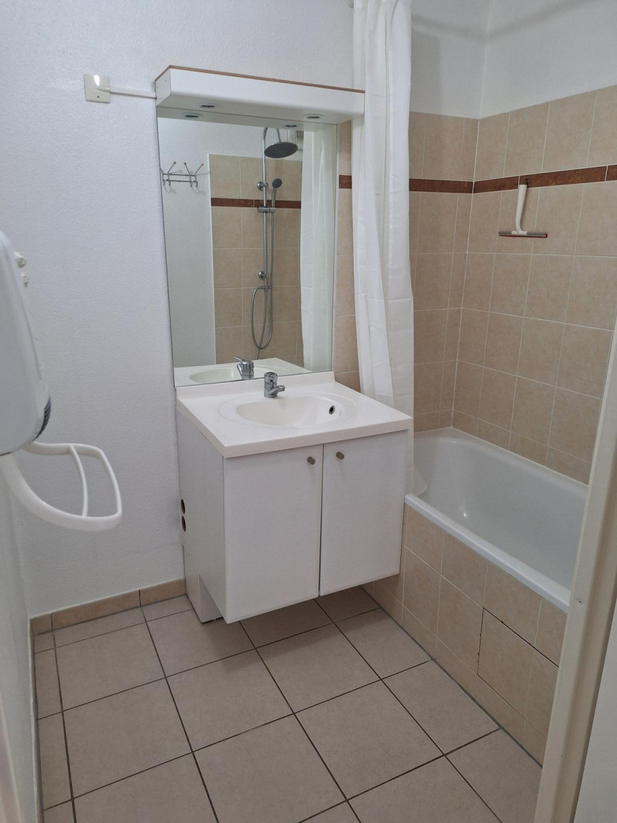 
                                                Location
                                                 A louer appartement T2 meublé