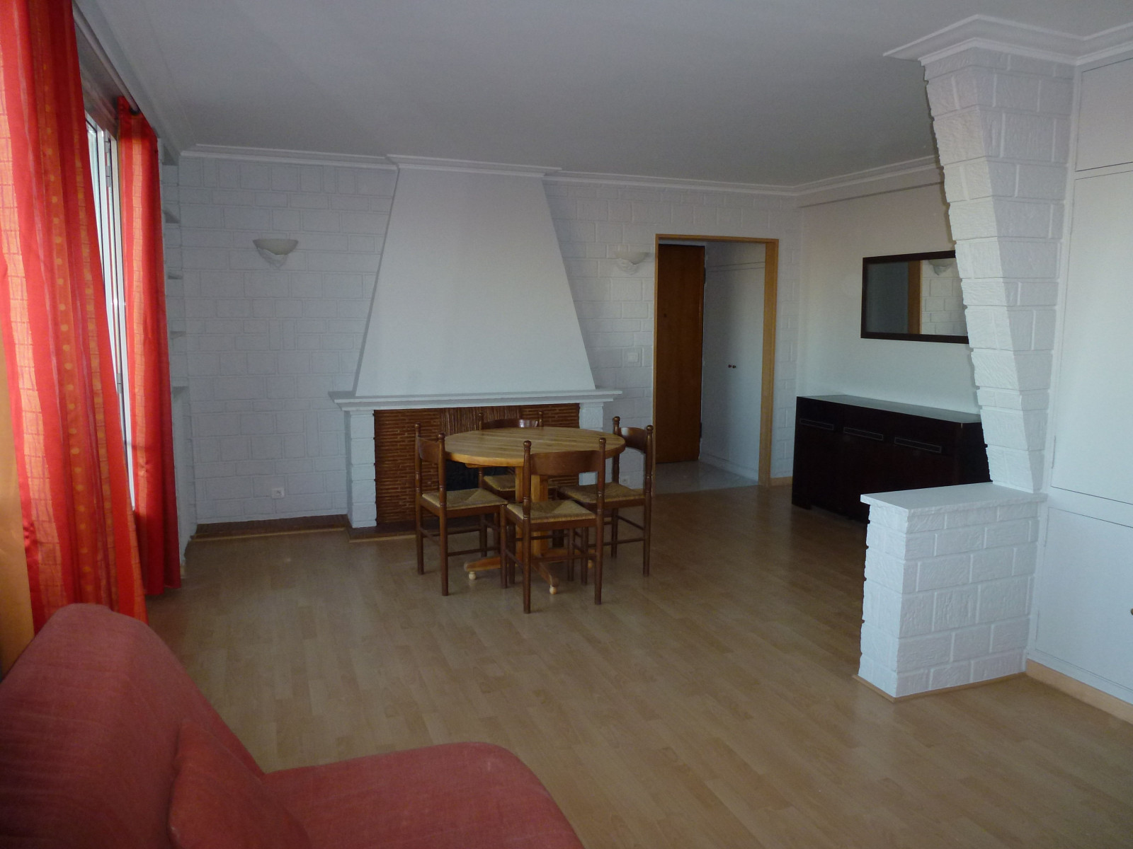 
                                                Location
                                                 A louer appartement T3 à Nanterre (loyer tout inclus)