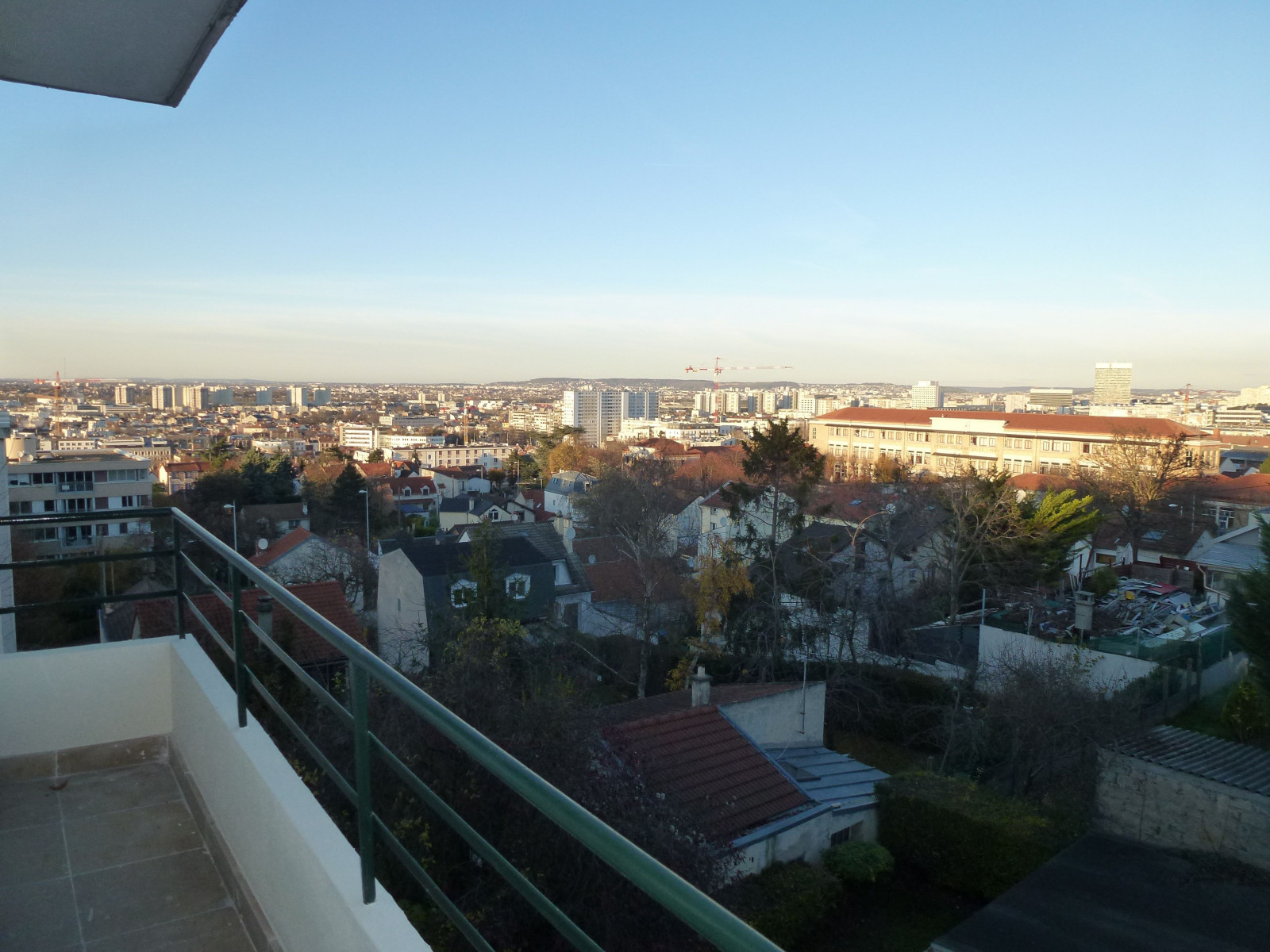 
                                                Location
                                                 A louer appartement T3 à Nanterre (loyer tout inclus)