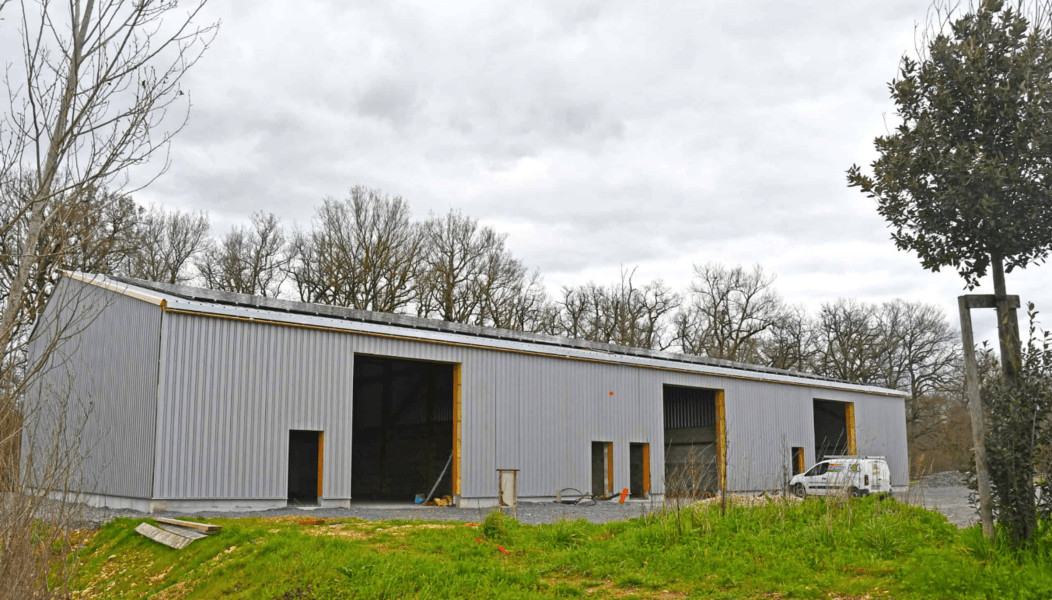 
                                                Location
                                                 À Louer - Atelier de 200 à 300 m² à Laboutarié à proximité de Castres (81)