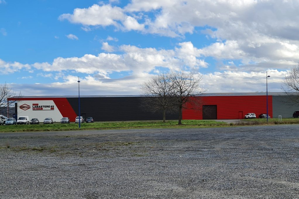 
                                                Location
                                                 À louer – bâtiment industriel de 3 550 m² à Louey, dans les Hautes-Pyrénées