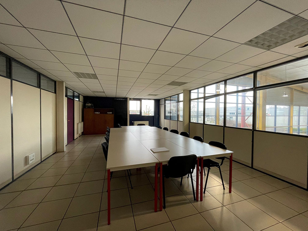 
                                                Location
                                                 À louer – Bâtiment Industriel de 5 000 m² – Zone Marcel Doret, Calais (62)