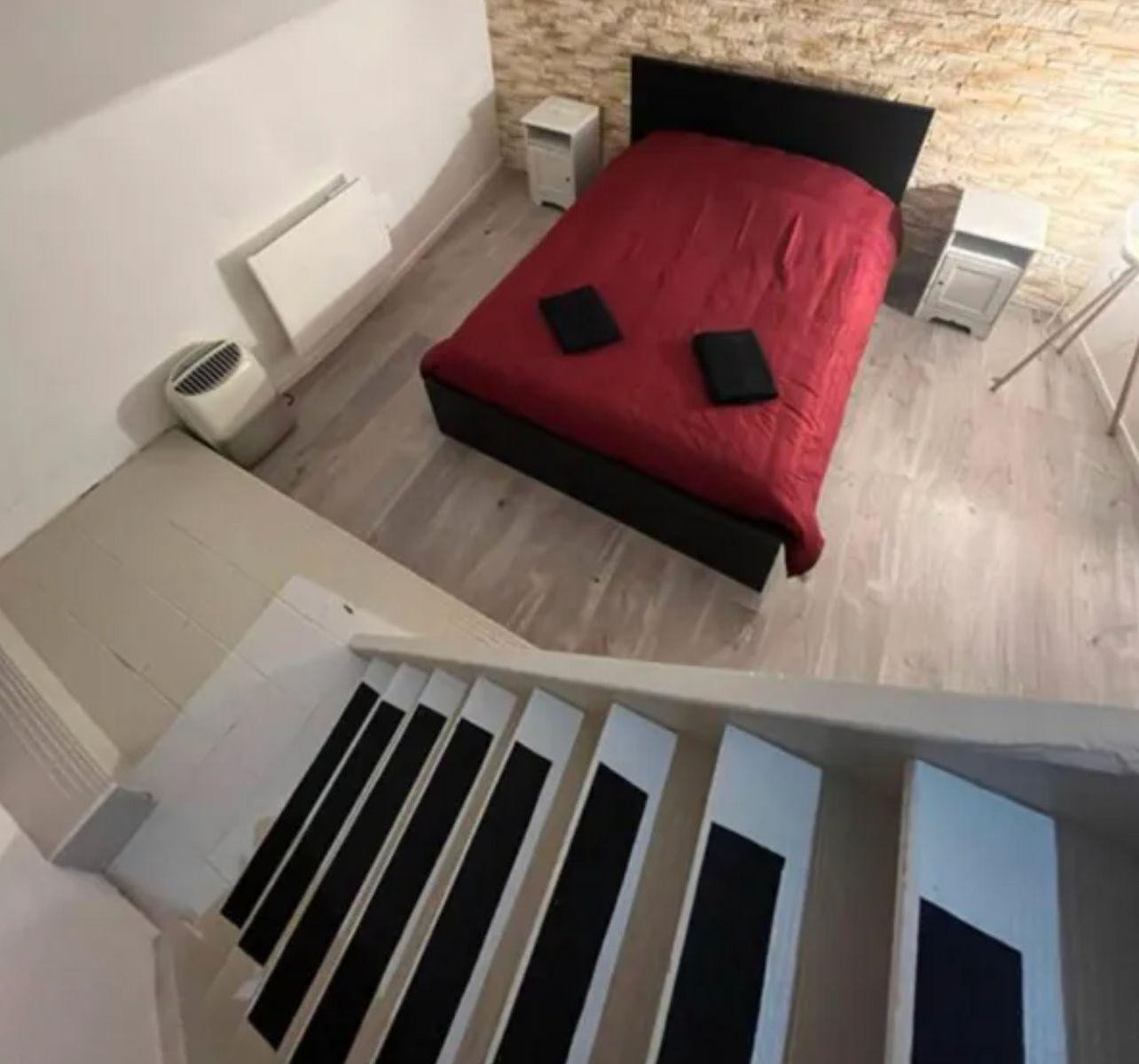 
                                                Location
                                                 A louer bel appartement à deux pas de la cathédral